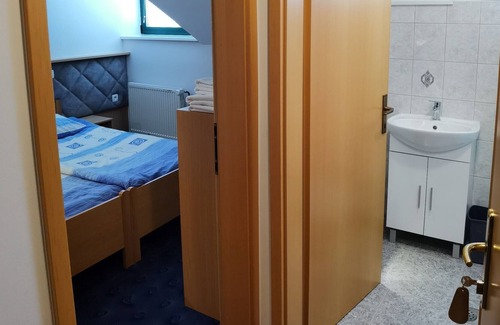 Gornji Grad House | Economy double or twin room 21