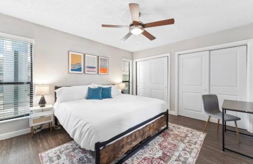 Riverside Apartment | Economy King Bed Suites w Pool, Next to Downtown