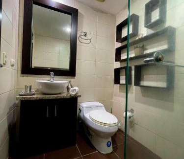 Simon Bolivar Apartment | Ecuabook OmniHospital Torre Sol 702
