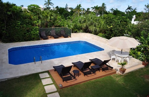 Pembroke Apartment | ED 10 Pool, Queen bed, Hamilton