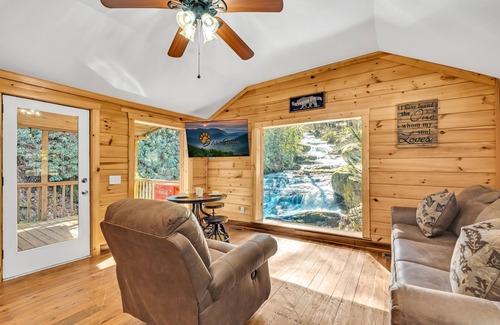 Cosby Cabin | Ed's Mill - Breathtaking Waterfalls - FREE ATTRACTION TICKETS!!!