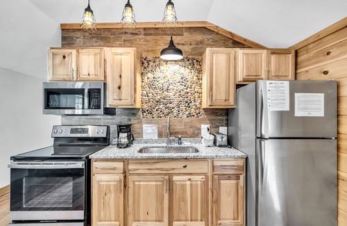Cosby Cabin | Ed's Mill - Breathtaking Waterfalls - FREE ATTRACTION TICKETS!!!