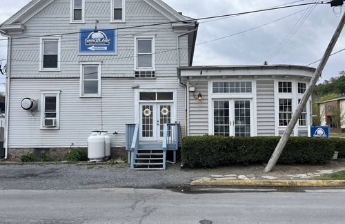 Berkeley Springs House | Eddie's Place