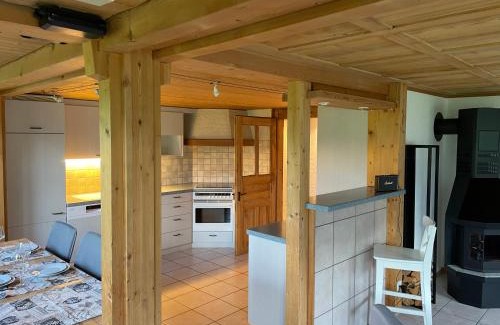 Frutigen Apartment | Edelweiss 4 Zi Ferienwohnung in Landhaus