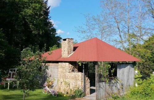 Roussillon-en-Morvan House | Edelweiss family home with swimming pool/sauna.