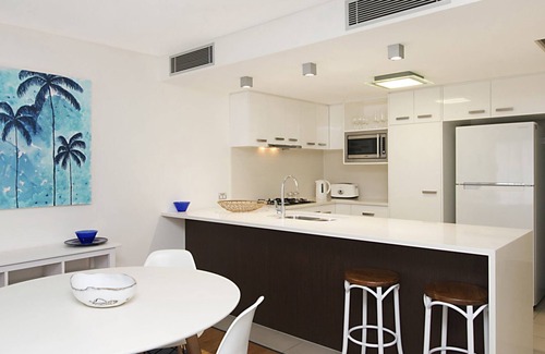 Coolangatta Apartment | Eden Apartments Unit 502 Modern apartment easy walk to Twin Towns Services club, Wi-Fi Inc.