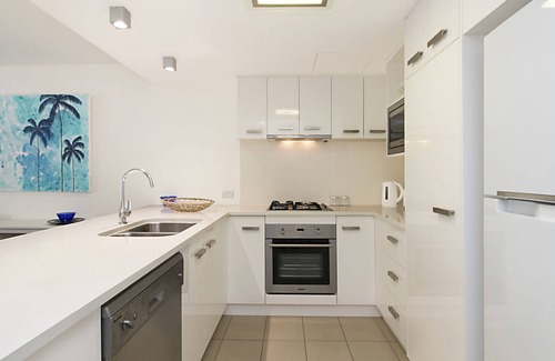 Coolangatta Apartment | Eden Apartments Unit 502 Modern apartment easy walk to Twin Towns Services club, Wi-Fi Inc.