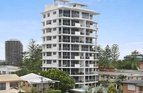 Coolangatta Apartment | Eden Apartments Unit 502 Modern apartment easy walk to Twin Towns Services club, Wi-Fi Inc.