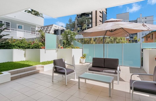 Coolangatta Apartment | Eden Apartments Unit 102 Modern apartment easy walk to beaches, clubs and shopping with Wi-Fi Inc.