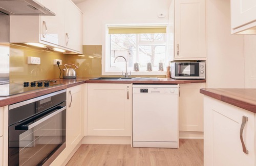 Murthill House | Eden Cottage- Quiet City Base