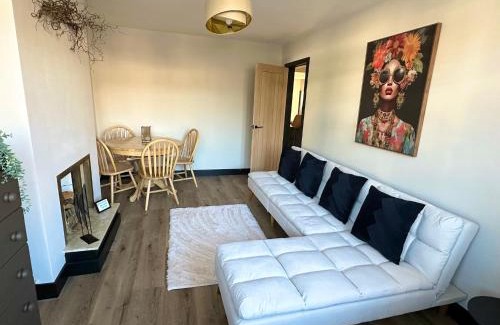 Olton House | Eden Escape - Bham Airport, NEC, HS2, JLR, Park Access