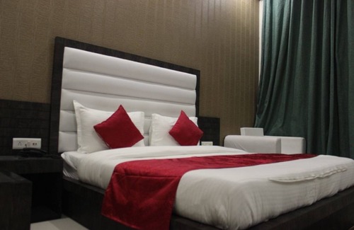 Ganaur Hotel | Eden Green