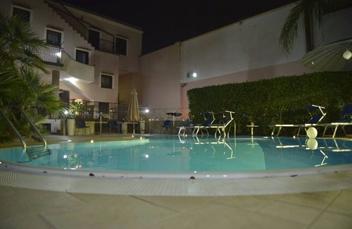 Torre Annunziata Villa | "Eden Holiday House Pompei" Private Pool & Garden. Apartment 1