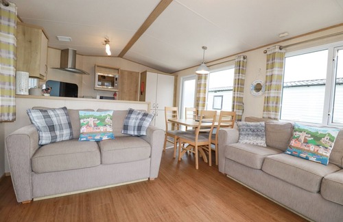Par Cottage | EDEN WAY 45, pet friendly, country holiday cottage, with pool in Par