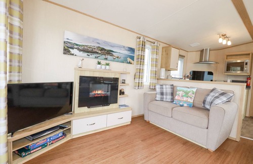 Par Cottage | EDEN WAY 45, pet friendly, country holiday cottage, with pool in Par