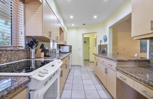 Lauderdale-by-the-Sea House | Edens Reef- 5BR/5.5 bath home with pool, tiki huts close to BEACH
