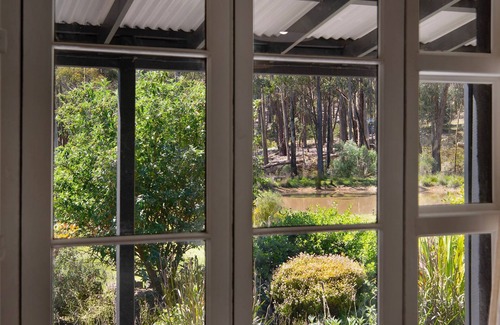 Wheatsheaf Apartment | Edessa Lodge- tranquil bush retreat 5 mins from Daylesford