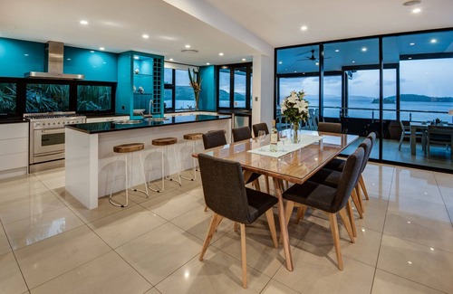 Hamilton Island Villa | Edge 16 Hamilton Island - oceanviews, golf buggy and transfers