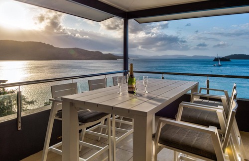 Hamilton Island Villa | Edge 16 Hamilton Island - oceanviews, golf buggy and transfers