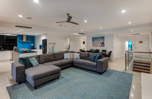 Hamilton Island Villa | Edge 2 Hamilton Island - absolute oceanfront, golf buggy and transfers