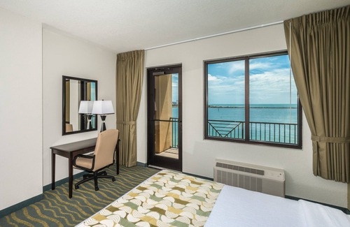 Clearwater Beach Hotel | Edge Hotel Clearwater Beach