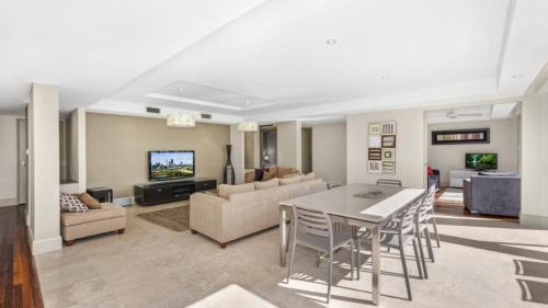 Avoca Beach House | Edge luxury apartment - Close to beach