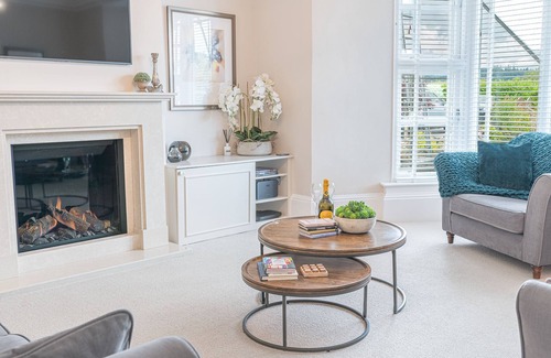 Bowness-on-Windermere Cottage | Edge Mere Apartment - sleeps 4 guests in 2 bedrooms