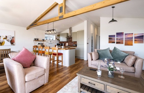 Treator House | Edge of Padstow, 2 bedroom luxury lodge, 2 parking lots