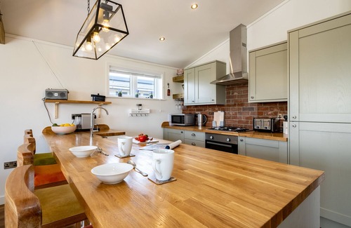 Treator House | Edge of Padstow, 2 bedroom luxury lodge, 2 parking lots