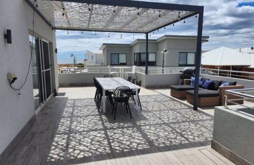 Geographe House | EDGE OF THE BAY - Seaside Perfection