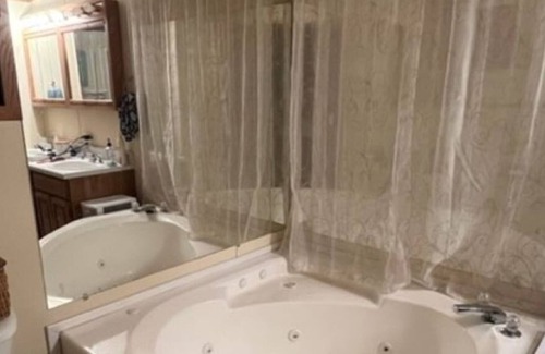 Americus House | Edge of Town Country Feel, Minutes from Emporia