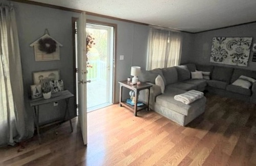 Americus House | Edge of Town Country Feel, Minutes from Emporia