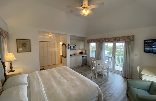 Pembroke House | Edgehill Manor Guest House