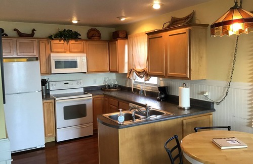Celina Cottage | Edgewater Cottage - Private Lakefront Getaway