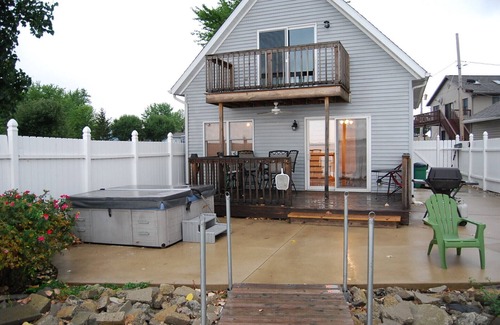 Celina Cottage | Edgewater Cottage - Private Lakefront Getaway