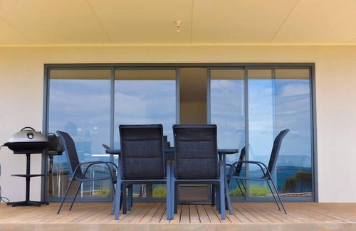 Kingscote House | Edgewater Escape Kangaroo Island