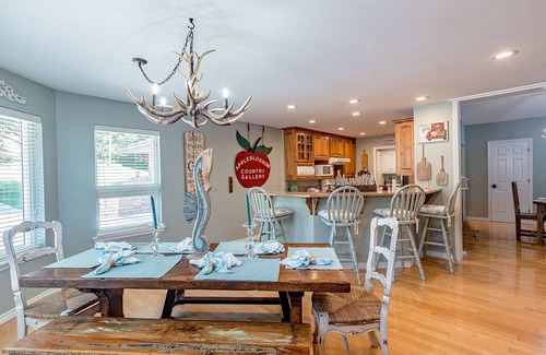 Bella Vista House | Edgewater Escape Lakefront Home
