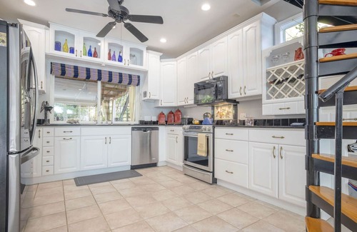 New Braunfels House | Edgewater Escape- relaxing 4 bedroom Guadalupe riverfront home!