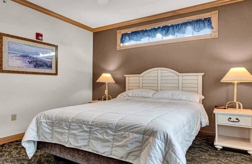 Sheboygan Condo | Edgewater Escapes. Steps to the beach - sleeps 10!