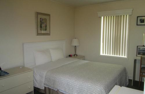 Timiskaming District House | Edgewater Motel and Campground