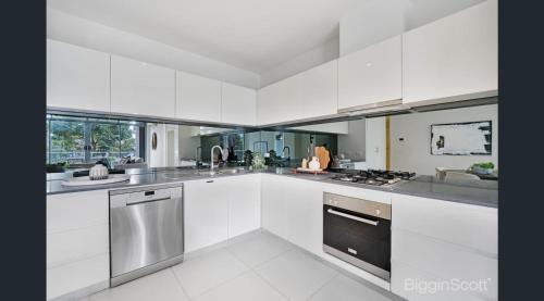 Maribyrnong House | Edgewater room in Maribyrnong