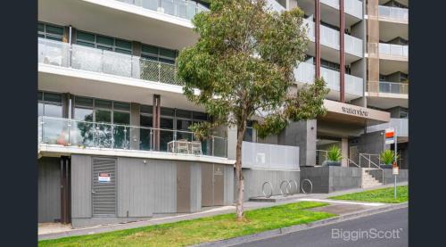 Maribyrnong House | Edgewater room in Maribyrnong
