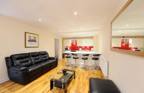 West End House | Edinburgh City Suites