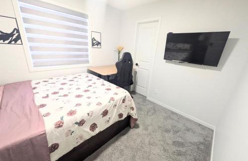 Northwest Calgary House | Edith Gate Luxe Bedroom 1 Homestay