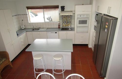 Para Wurlie House | Edith's
