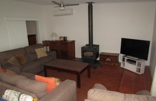 Para Wurlie House | Edith's