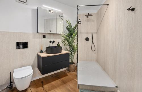 Schloßchemnitz Apartment | EDLER WOHNRAUM Luxuriöse Stadtoase mit Balkon, Kaffeevollautomat, Lift & Parkplatz