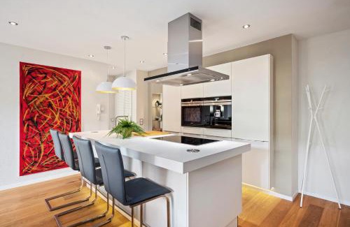 Zwickau Apartment | EDLER WOHNRAUM Schwanenteich-Suite mit Balkon, Kaffeevollautomat, Lift & Parkplatz