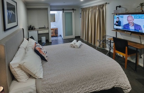 Bright House | Edlin House