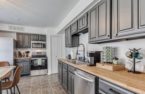 Edmond House | Edmond Bungalow: Cute 2 BR + Bonus Game Room with Futon
